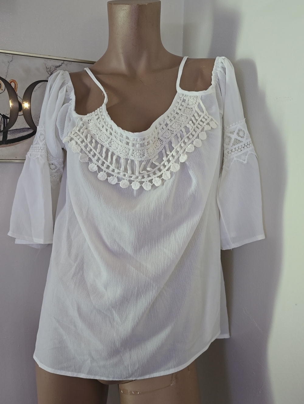 Women's White Crochet Trim Cold-Shoulder Size Medium Top NWT